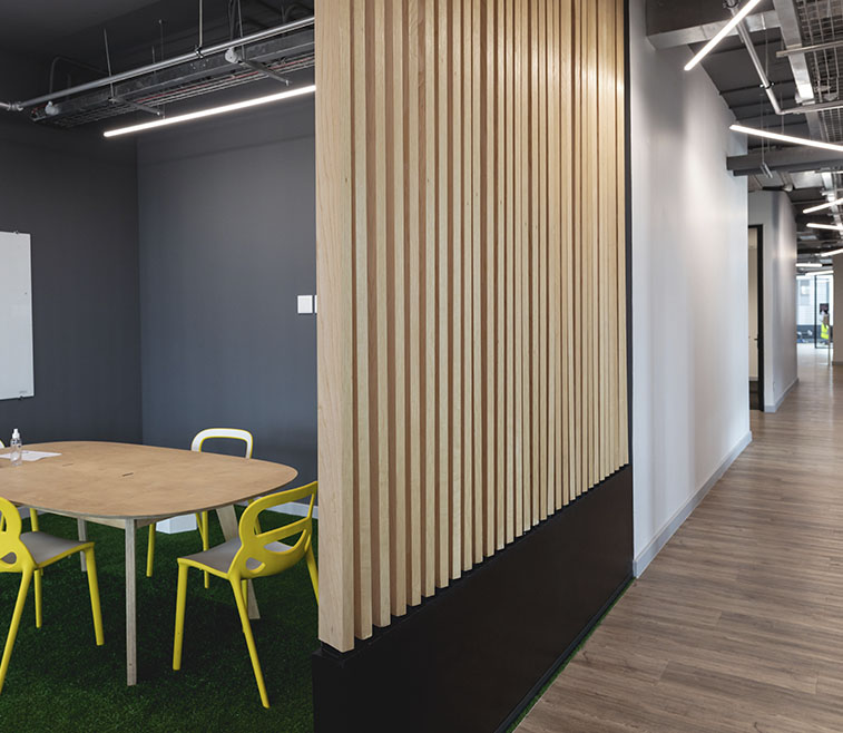 Qué pintura elegir para oficinas de mucho tránsito